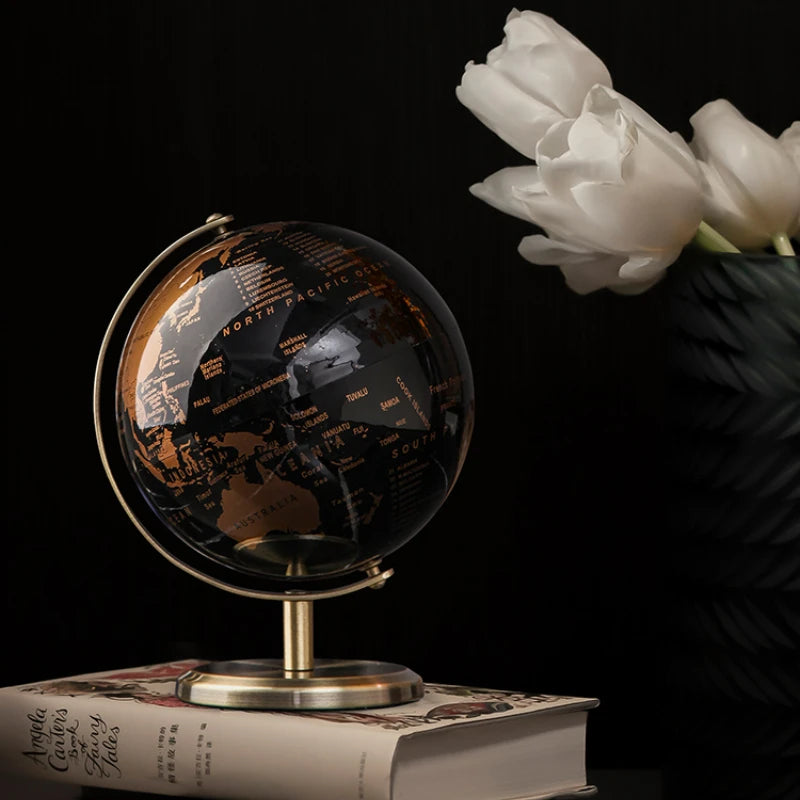 Globo Decorativo de Mesa com Design Elegante e Base em Metal para Ambientes Modernos