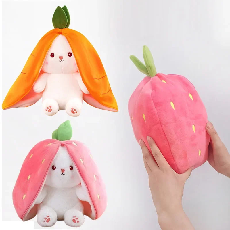 Boneco de Pelúcia Coelho Fofo 25 cm com Forma de Morango e Cenoura