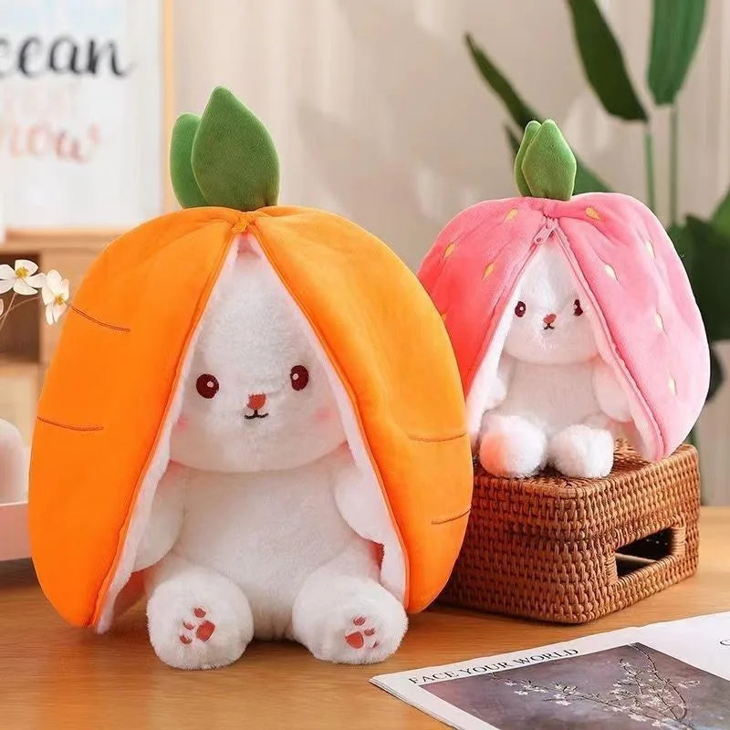 Boneco de Pelúcia Coelho Fofo 25 cm com Forma de Morango e Cenoura