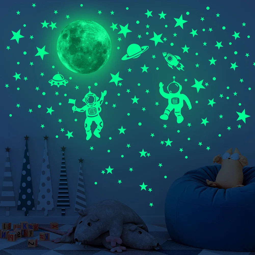 Adesivo de Parede Astronauta com Estrelas e Lua que Brilham no Escuro