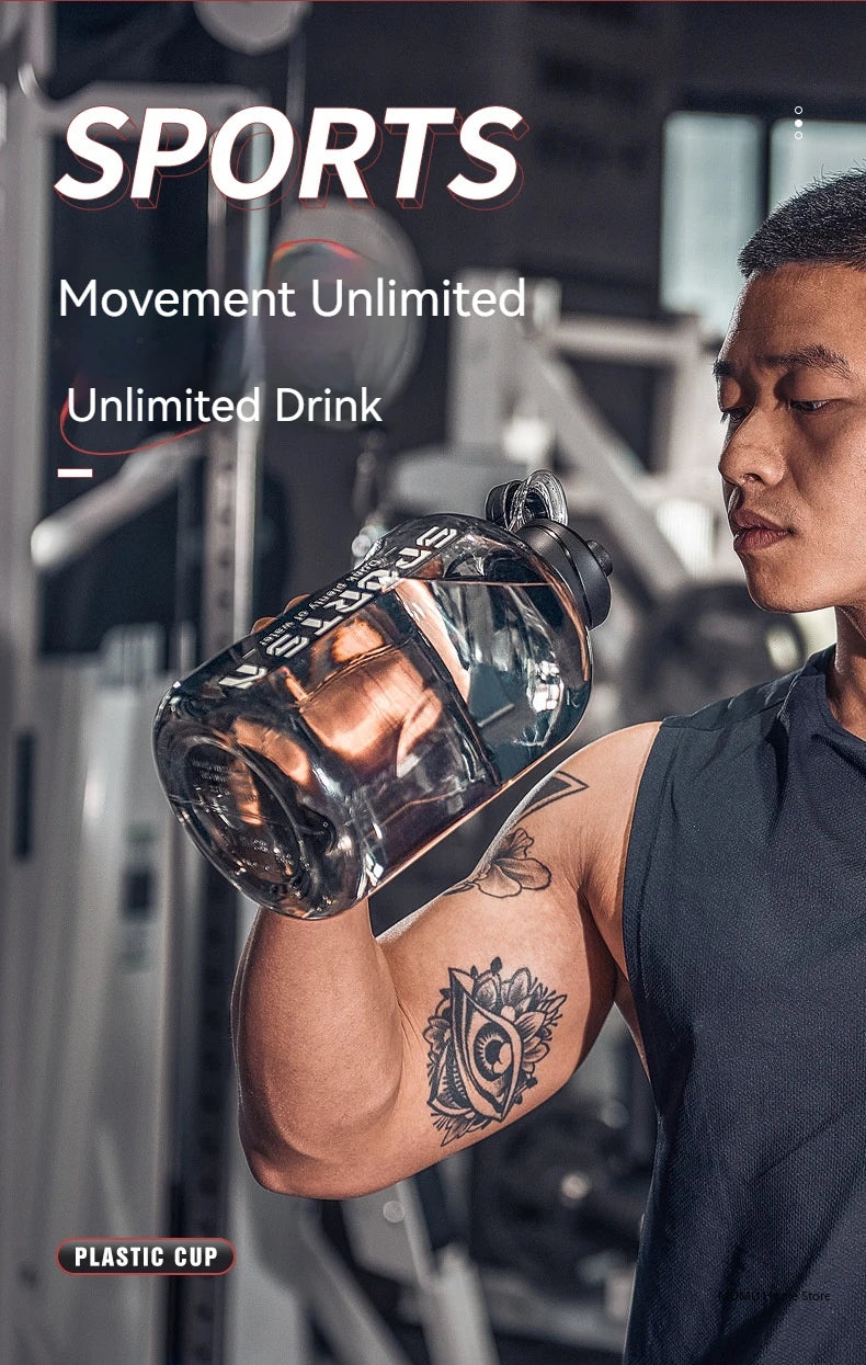 Garrafa gigante fitness, viagens e hidratação prolongada. Não perca tempo nos bebedouros, tenha água para todo o treino ou viagem.