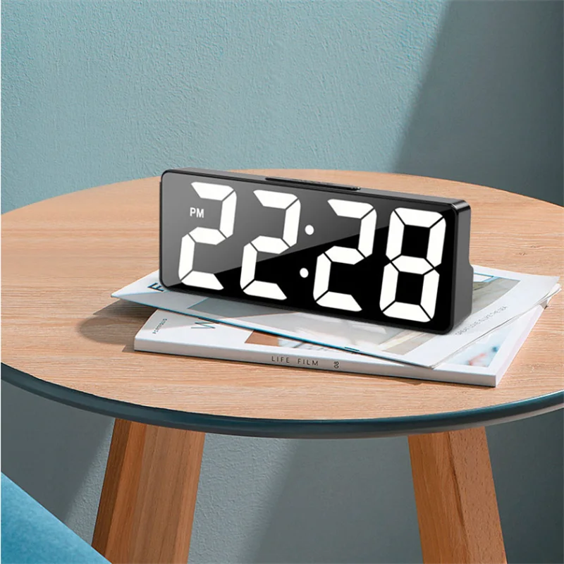 Relógio de Quarto com Alarme LED Brilho Ajustável e Indicador de Temperatura