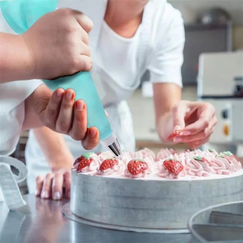 Conjunto de sacos e bicos de confeitar em silicone reaproveitável. Kit de decoração para iniciantes e profissionais.
